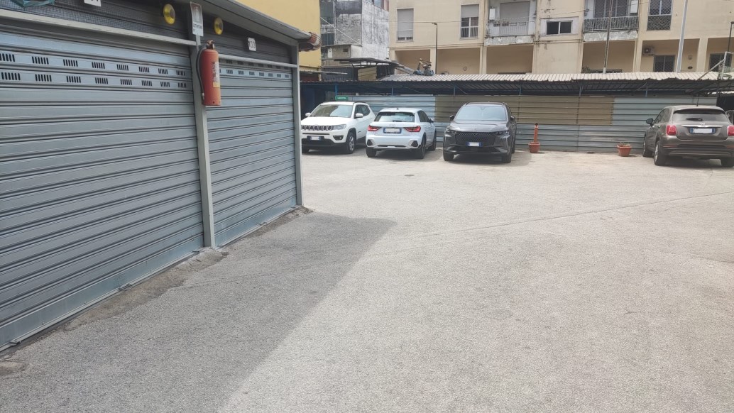 Box chiusi e parcheggio custodito Jazz Garage Napoli