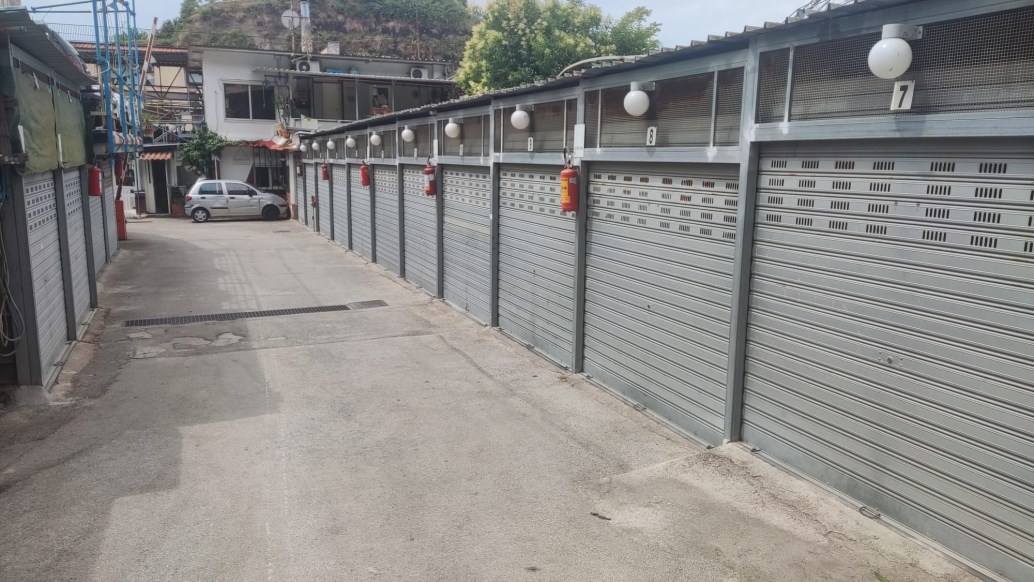 Box chiusi e parcheggio custodito Jazz Garage Napoli
