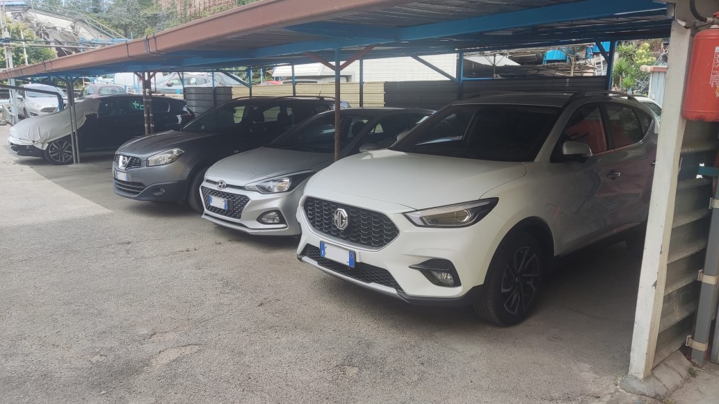 Box chiusi e parcheggio custodito Jazz Garage Napoli