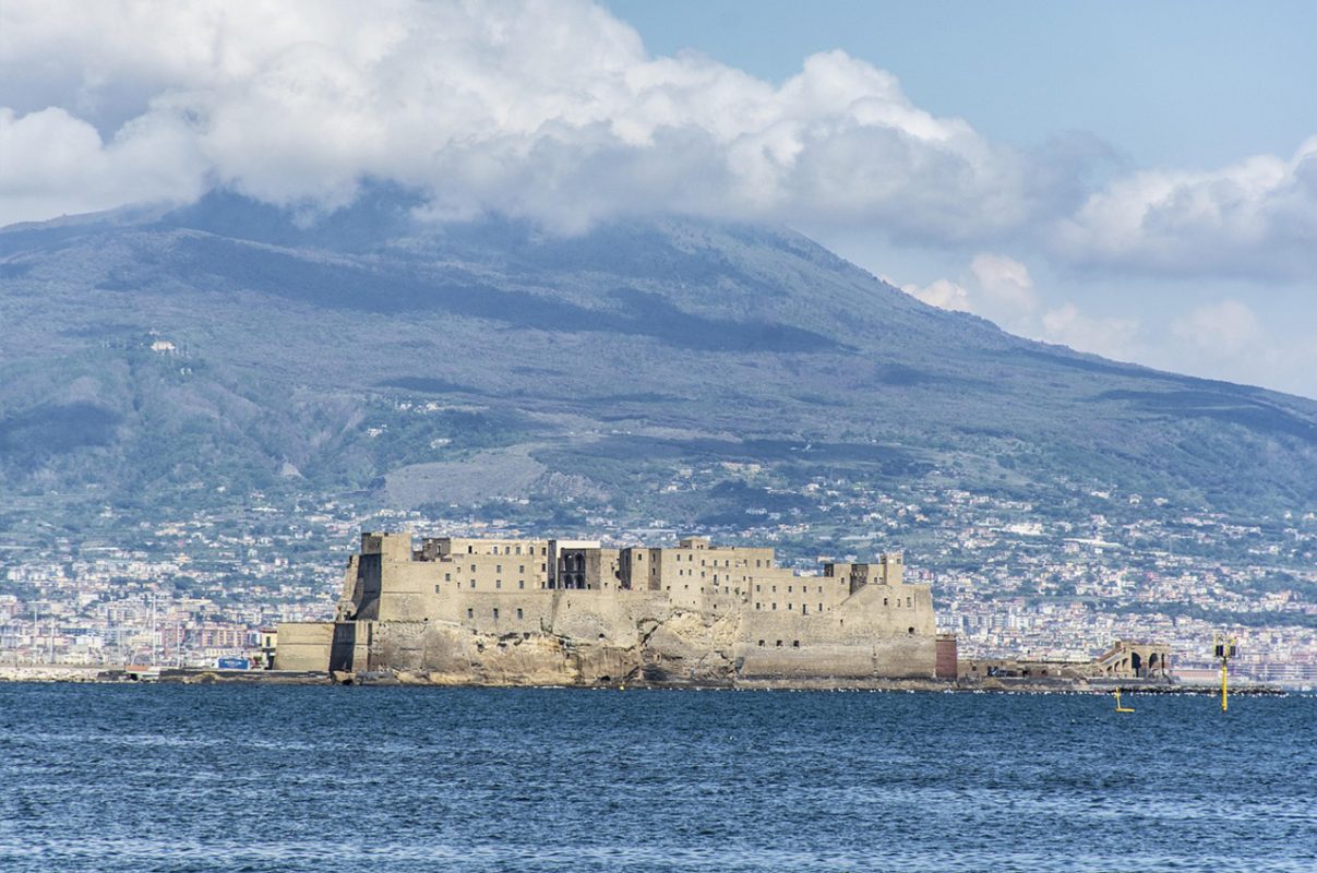 Castel dell'Ovo Napoli sul mare panorama